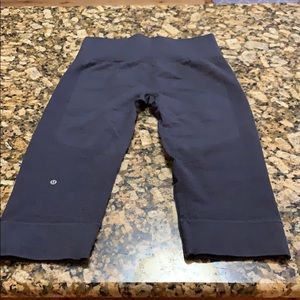 Lululemon seamless capris size 6